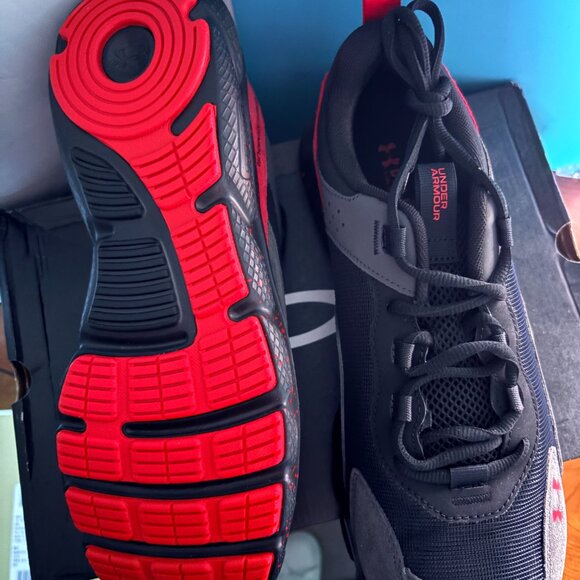 NIB Under Armour Mens Athletic Shoes, Grey and Red, Size 12 - Picture 3 of 5